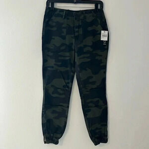 AFRM Relaxed Fit Cargo Utility Jogger Pant Women Size 25 Camouflage Camo Crop‎